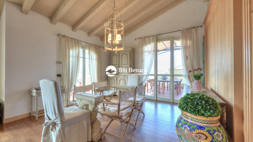 Attico vista lago, in vendita Manerba Del Garda. 