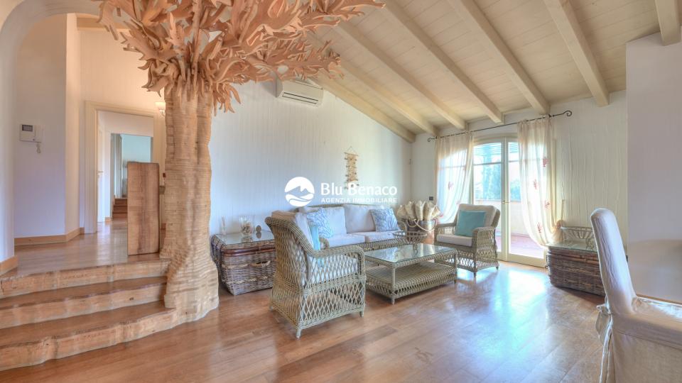 Attico vista lago, in vendita Manerba Del Garda. 