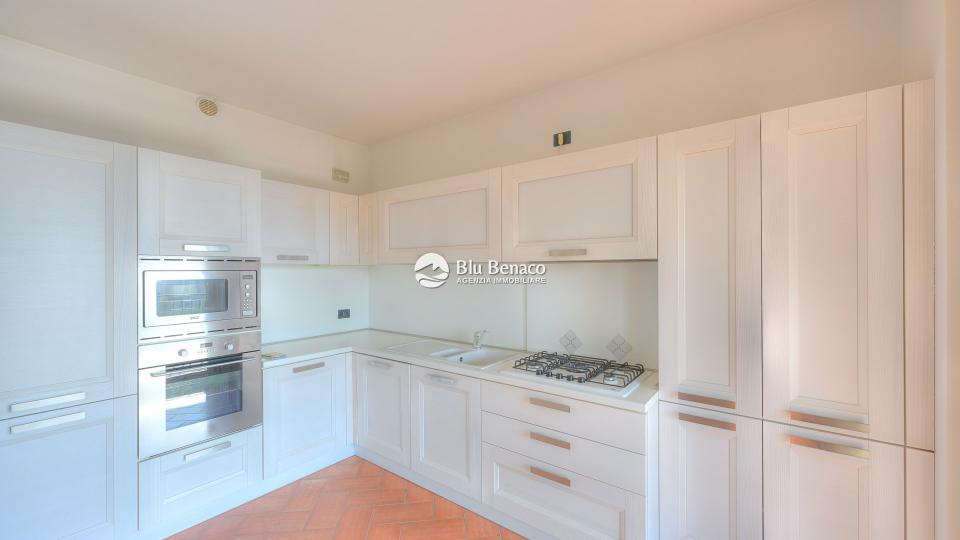 Elegant four-room apartment for sale in Toscolano
