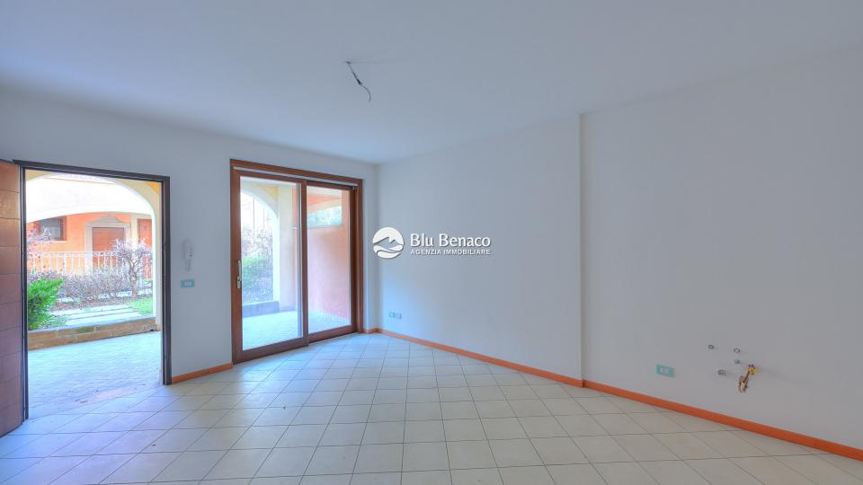 Three-room apartment in prestigious residence near the lake