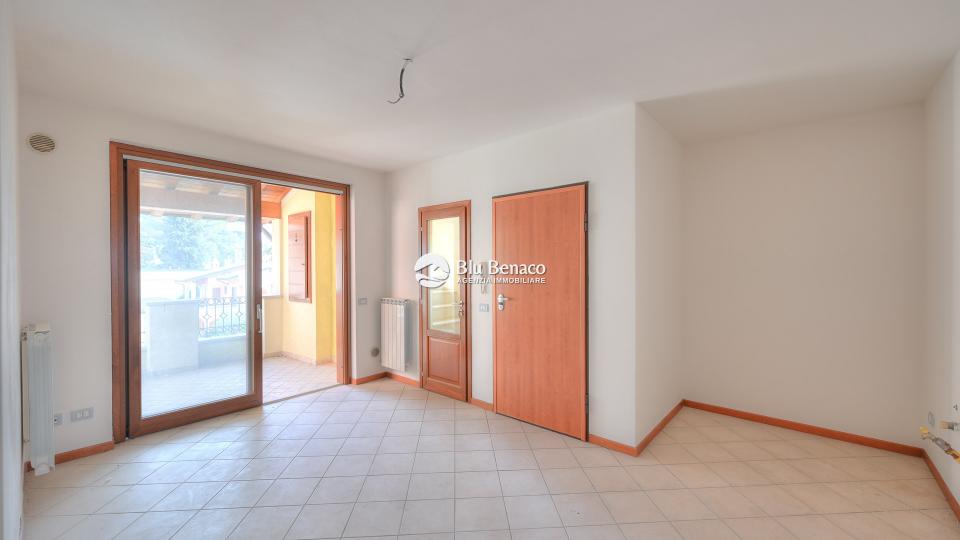 Unmissable three-room apartment for sale in Maderno