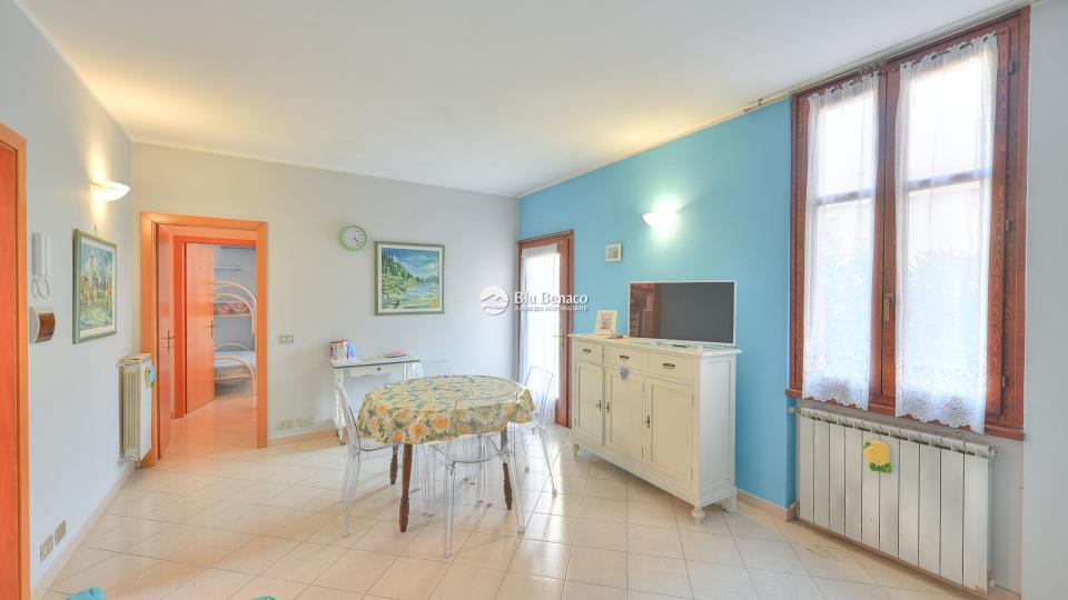 Lovely two-bedroom apartment for sale in Gardone Riviera