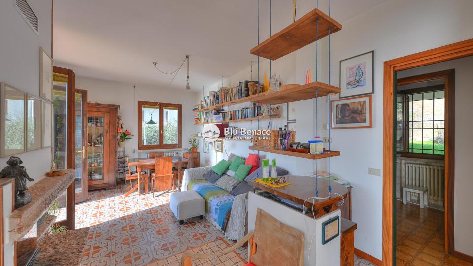 Detached villa with panoramic view in Montemaderno