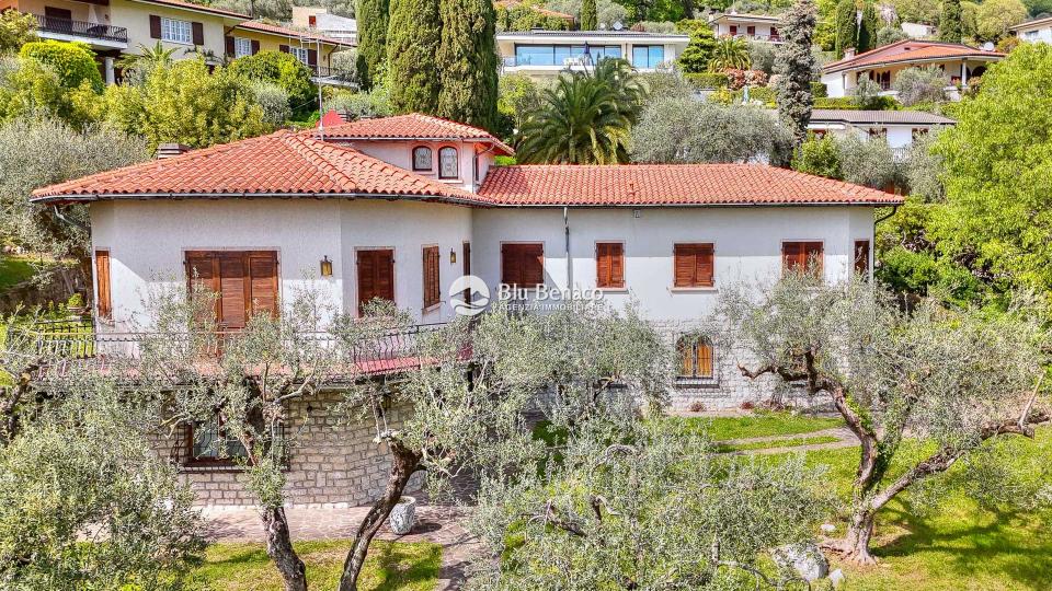 Exceptional villa for sale in Gargnano