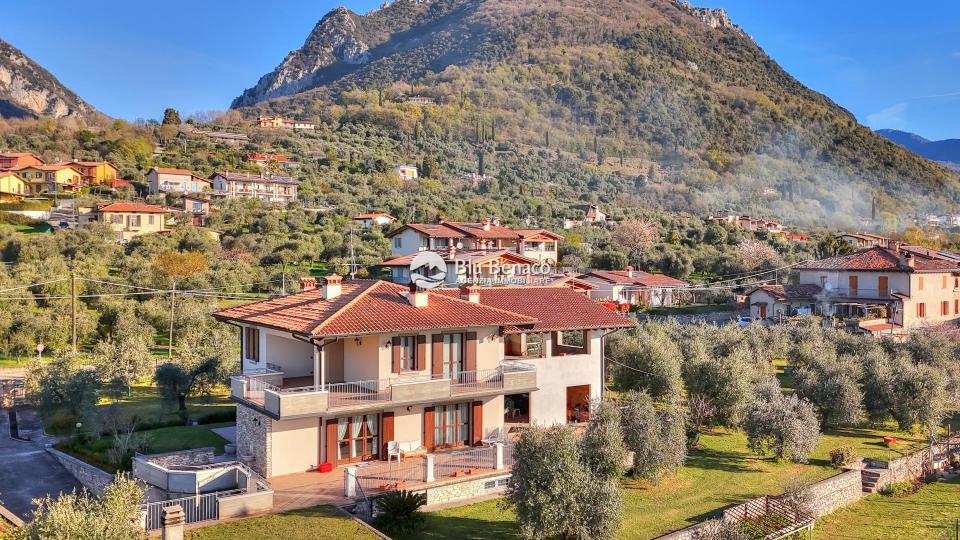 Freistehende Villa mit Panoramablick in Gaino