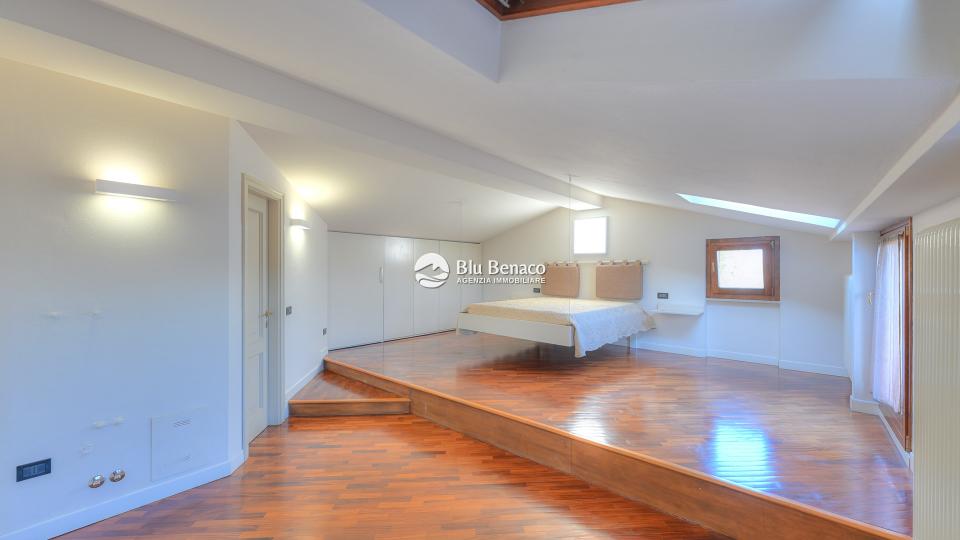 Penthouse for sale with stunning lake view in Salò