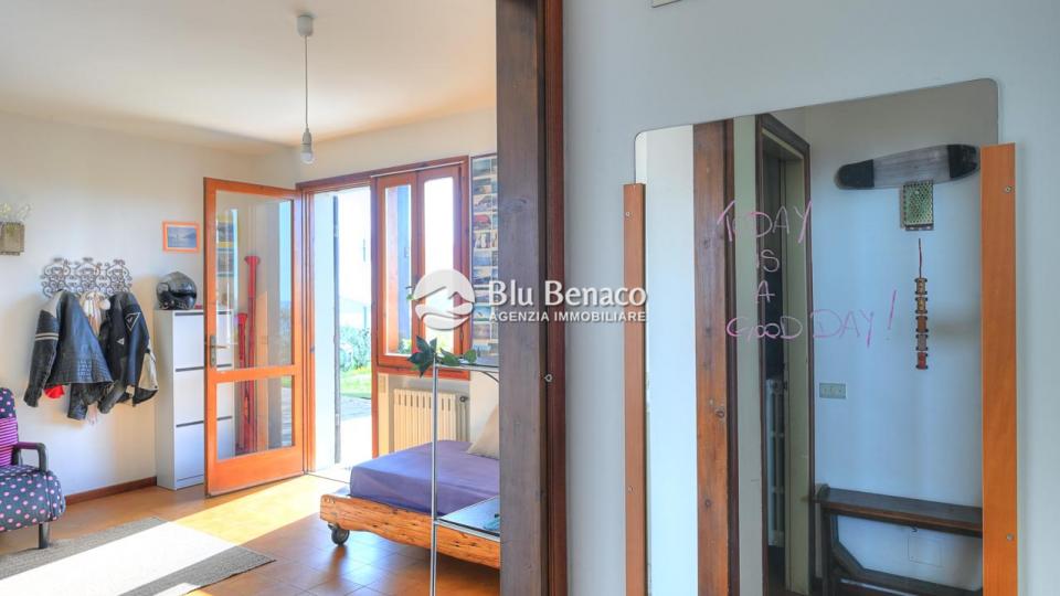 Detached villa with panoramic view in Montemaderno