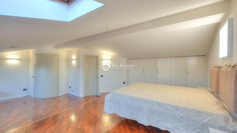 Penthouse for sale with stunning lake view in Salò