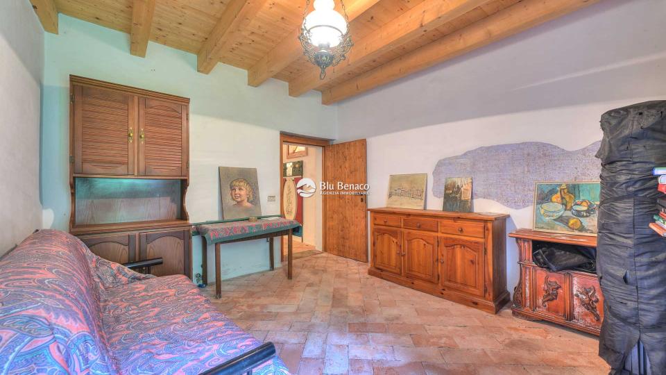 Property for sale in Camerate