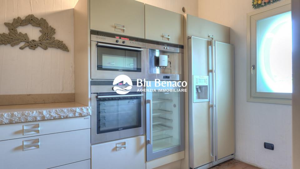 Attico vista lago, in vendita Manerba Del Garda. 