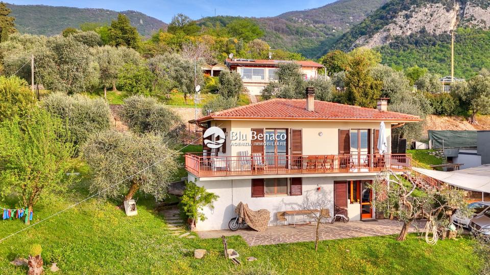 Detached villa with panoramic view in Montemaderno