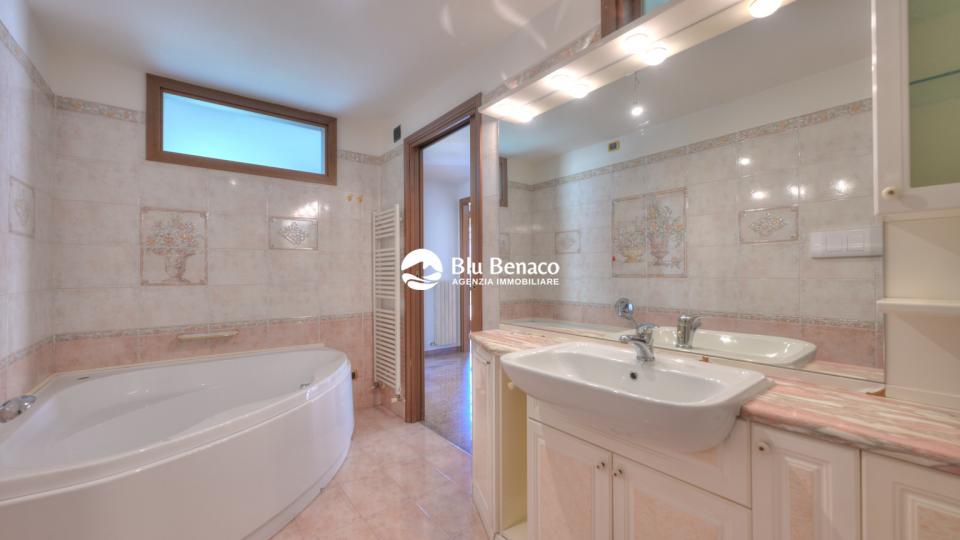 villa indipendente, in vendita roè volciano