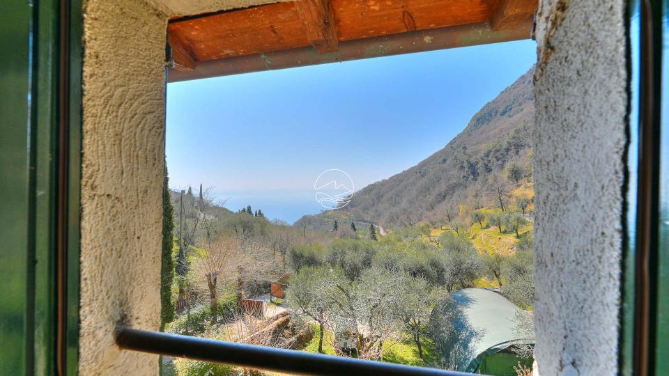 Farmhouse for sale in the hills of Toscolano Maderno