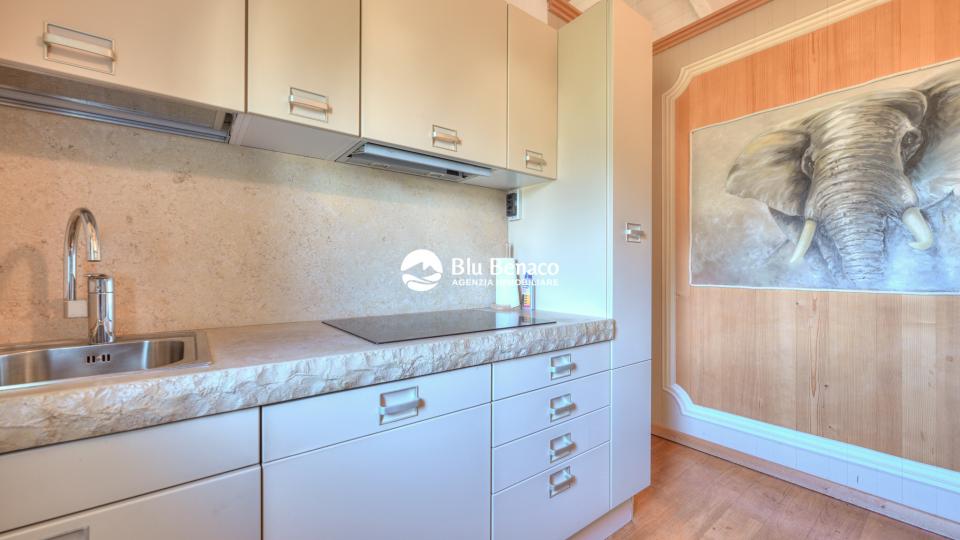 Attico vista lago, in vendita Manerba Del Garda. 