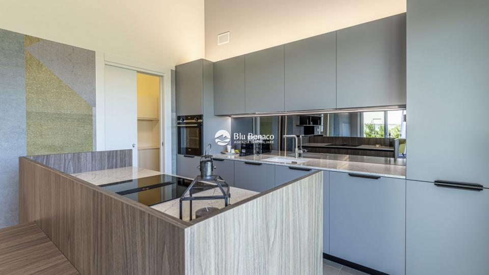 Villa zu verkaufen in Manerba del Garda