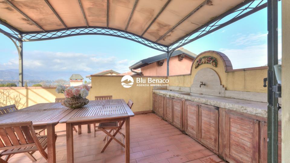 Attico vista lago, in vendita Manerba Del Garda. 