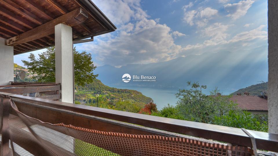 Lake-view apartment for sale in Tignale Lake-view apartment for sale in Tignale