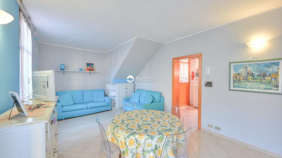 Lovely two-bedroom apartment for sale in Gardone Riviera
