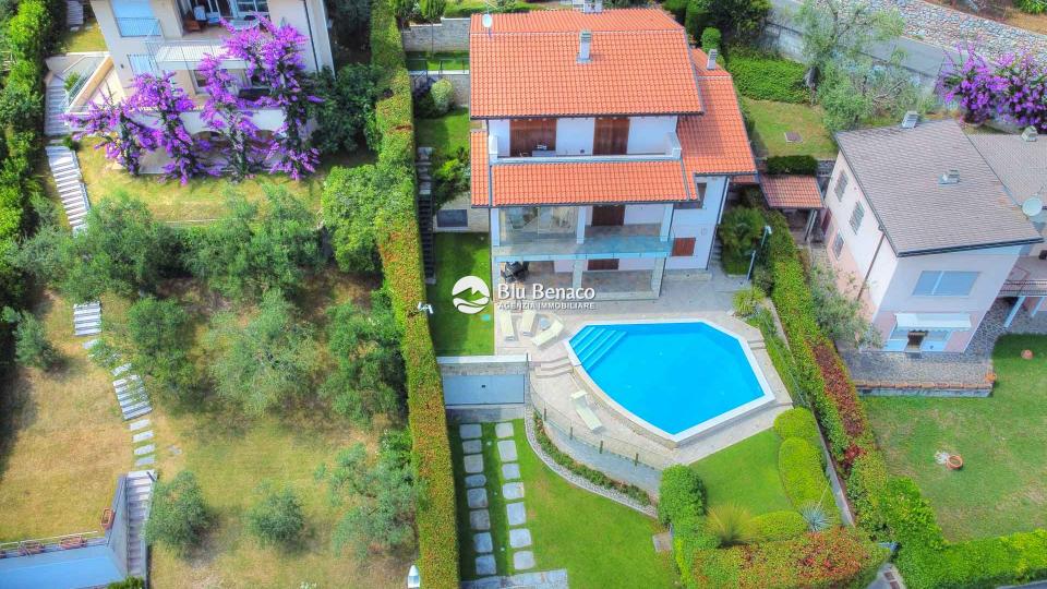 Villa with wonderful lake view in Gaino