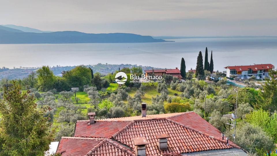 Freistehende Villa mit Panoramablick in Montemaderno