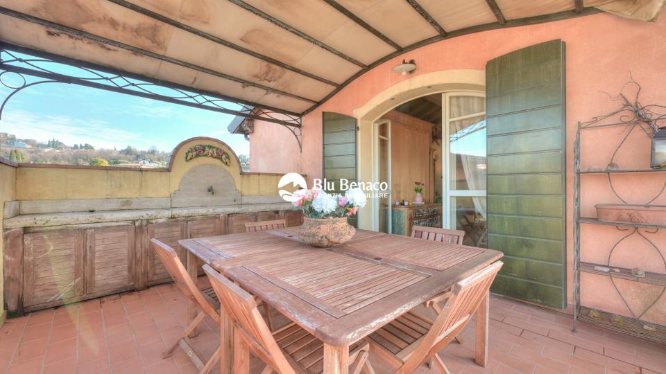 Attico vista lago, in vendita Manerba Del Garda. 