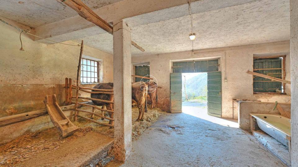 Farmhouse for sale in the hills of Toscolano Maderno