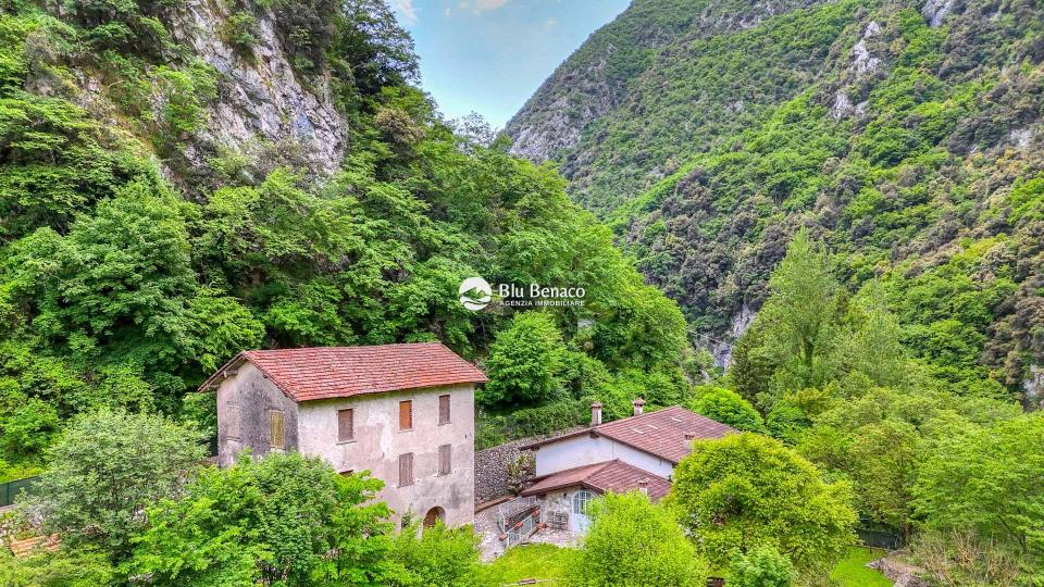 Property for sale in Camerate