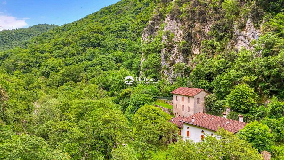 Property for sale in Camerate