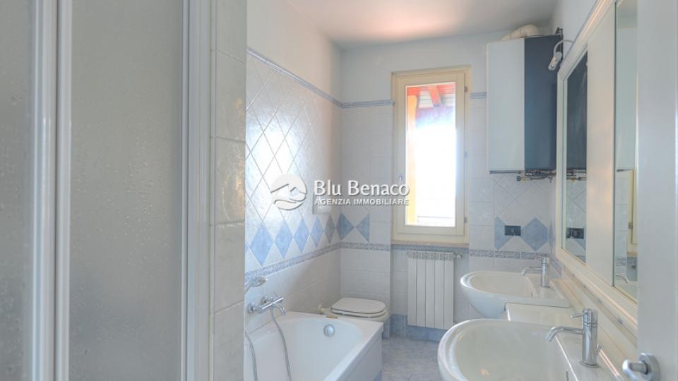 Elegant four-room apartment for sale in Toscolano