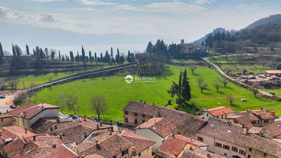 Porzione cielo terra in vendita a Navazzo 