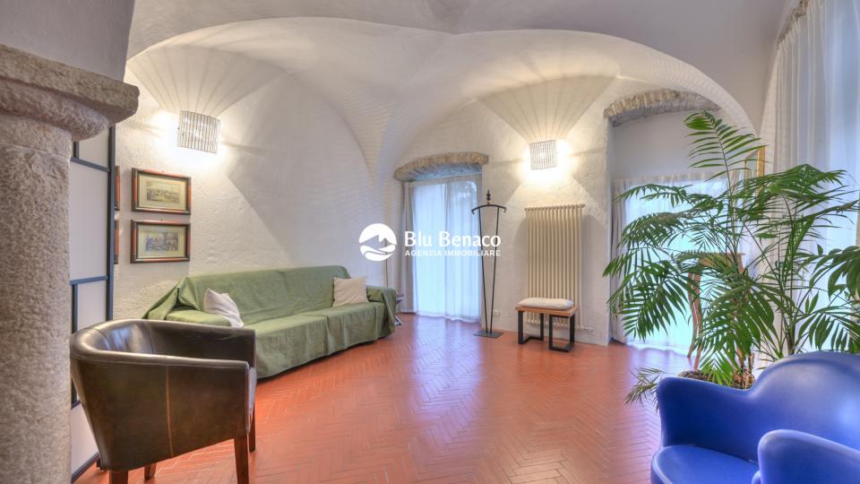 Appartamento piano terra, in vendita porto di Gargnano 