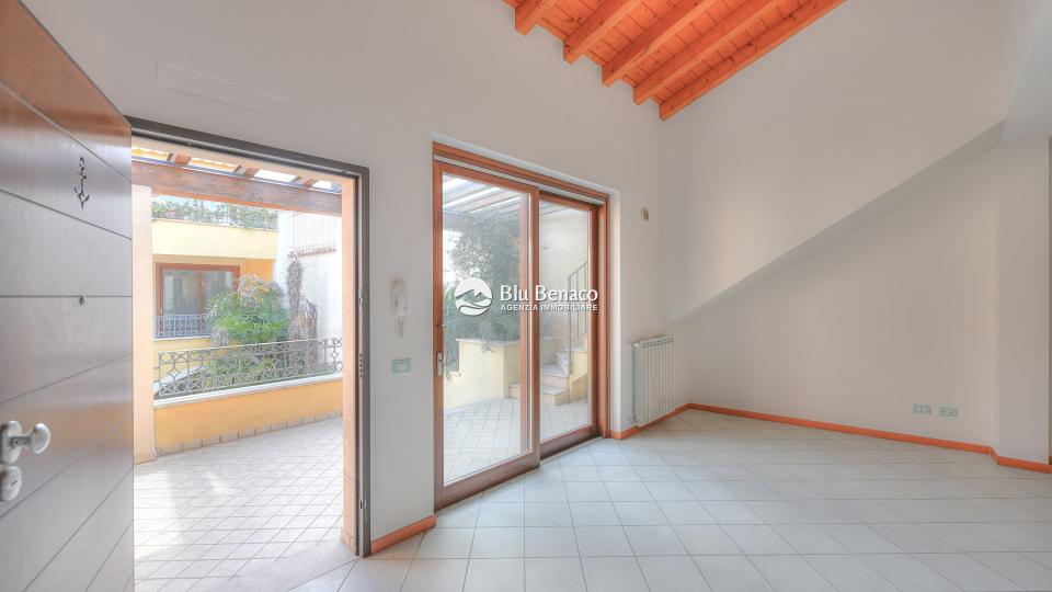 Imperdibile bilocale con terrazza in vendita a Maderno