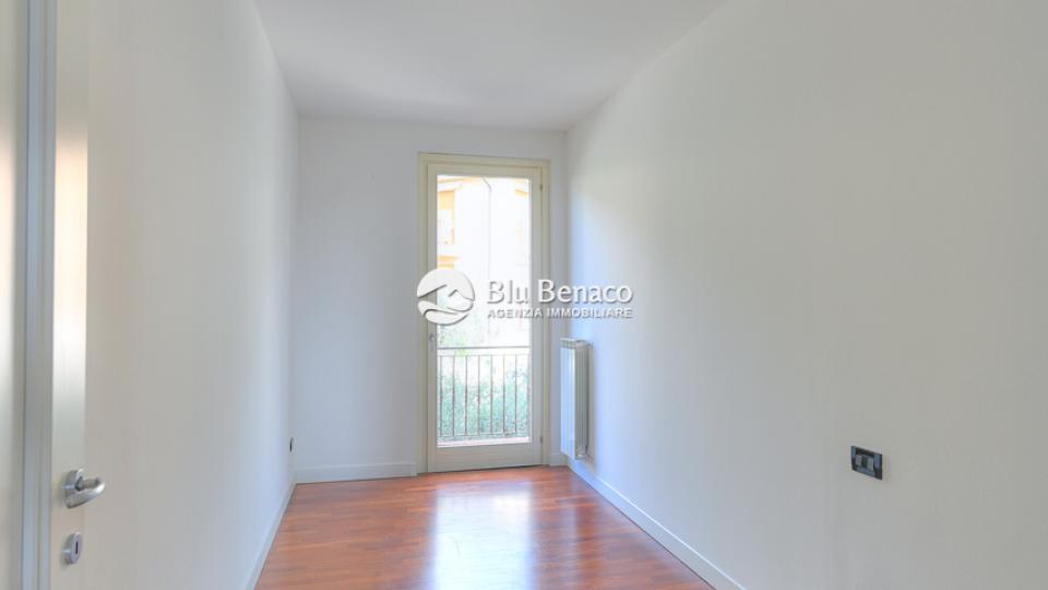 Elegant four-room apartment for sale in Toscolano