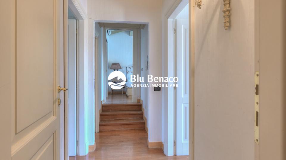 Attico vista lago, in vendita Manerba Del Garda. 