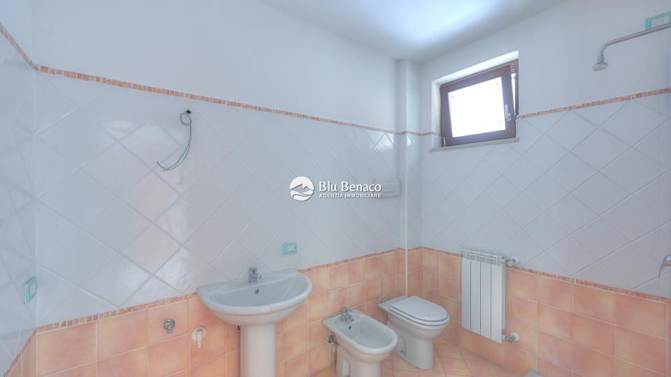 Three-room apartment in prestigious residence near the lake