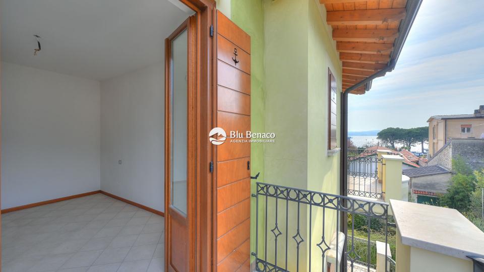 Unmissable three-room apartment for sale in Maderno