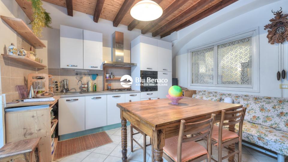 Detached house from ground to roof in Toscolano Maderno