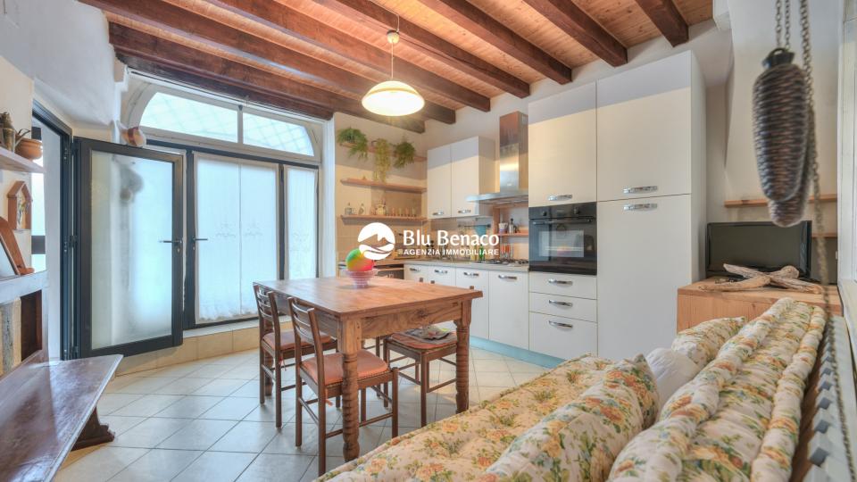 Detached house from ground to roof in Toscolano Maderno