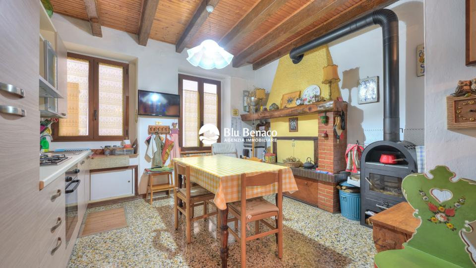 Detached house from ground to roof in Toscolano Maderno