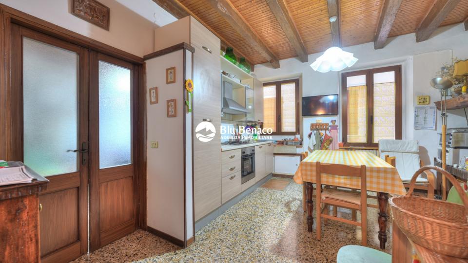 Detached house from ground to roof in Toscolano Maderno