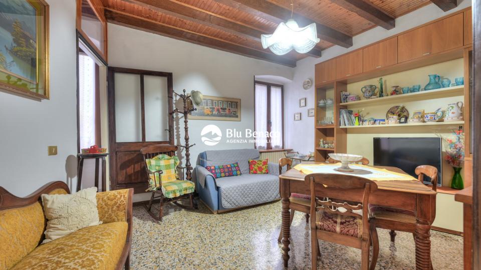 Detached house from ground to roof in Toscolano Maderno