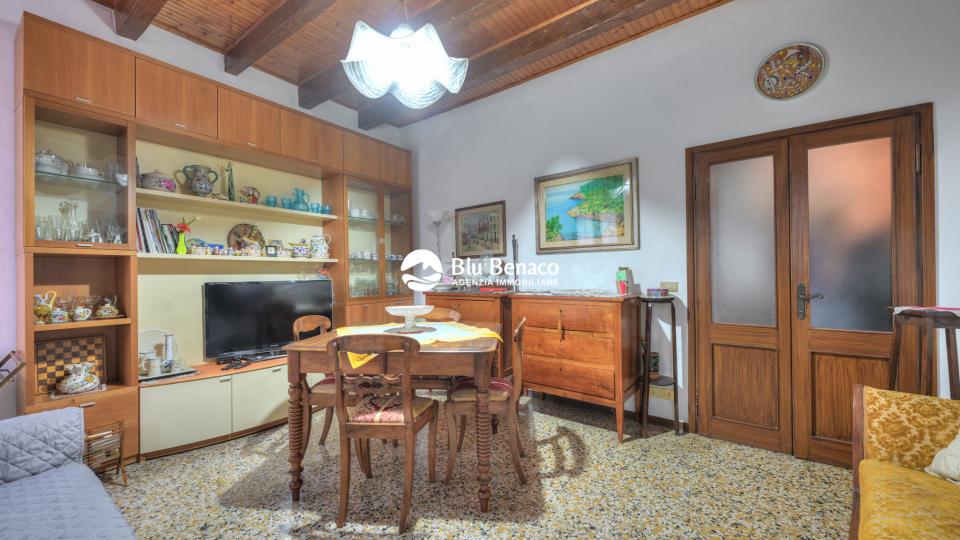 Detached house from ground to roof in Toscolano Maderno