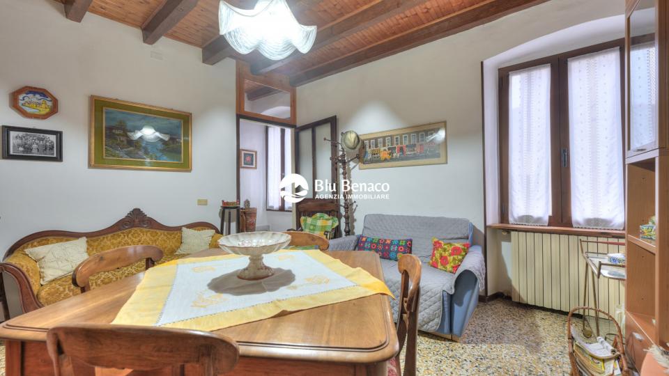 Detached house from ground to roof in Toscolano Maderno