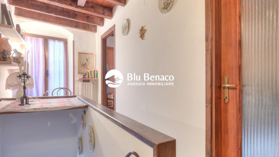 Detached house from ground to roof in Toscolano Maderno