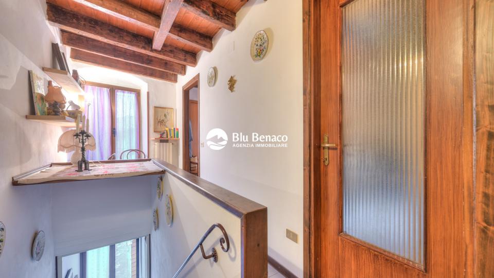Detached house from ground to roof in Toscolano Maderno