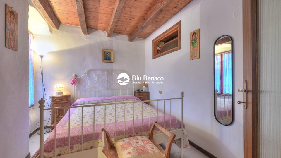 Detached house from ground to roof in Toscolano Maderno