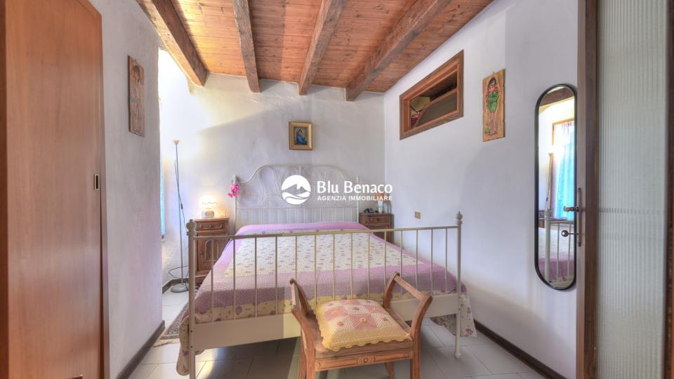 Detached house from ground to roof in Toscolano Maderno