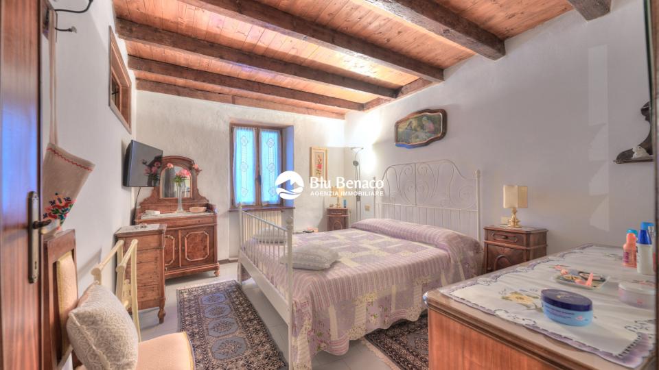 Detached house from ground to roof in Toscolano Maderno