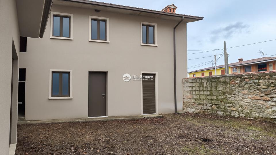 Muscoline, villetta a schiera con box auto e giardino 