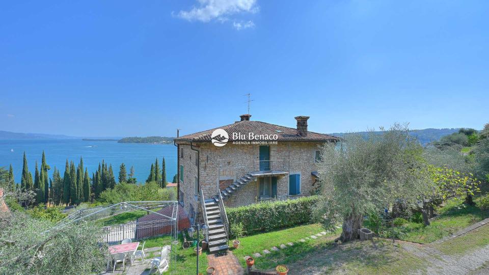 Amazing historic Villa for sale in Salò